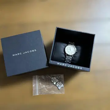 MARC JACOBS 실버 아날로그 시계