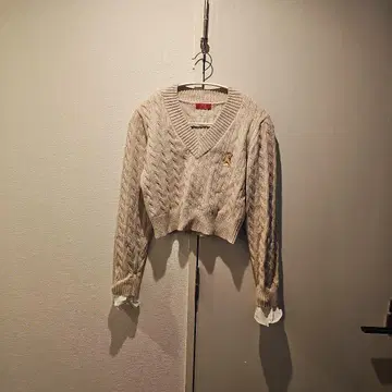 POLO 베이지 케이블 니트 V넥