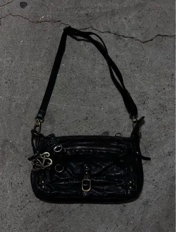 Achieve 00s leather shoulderbag y2k