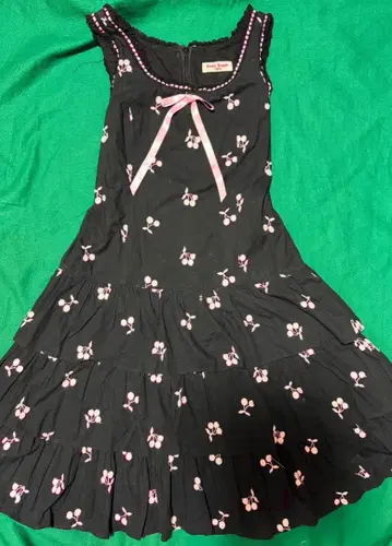 체리 자수 점프 스커트 블랙 x 핑크 Emily Temple Cute