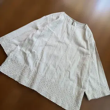 Harriss 아이보리 자수 린넨