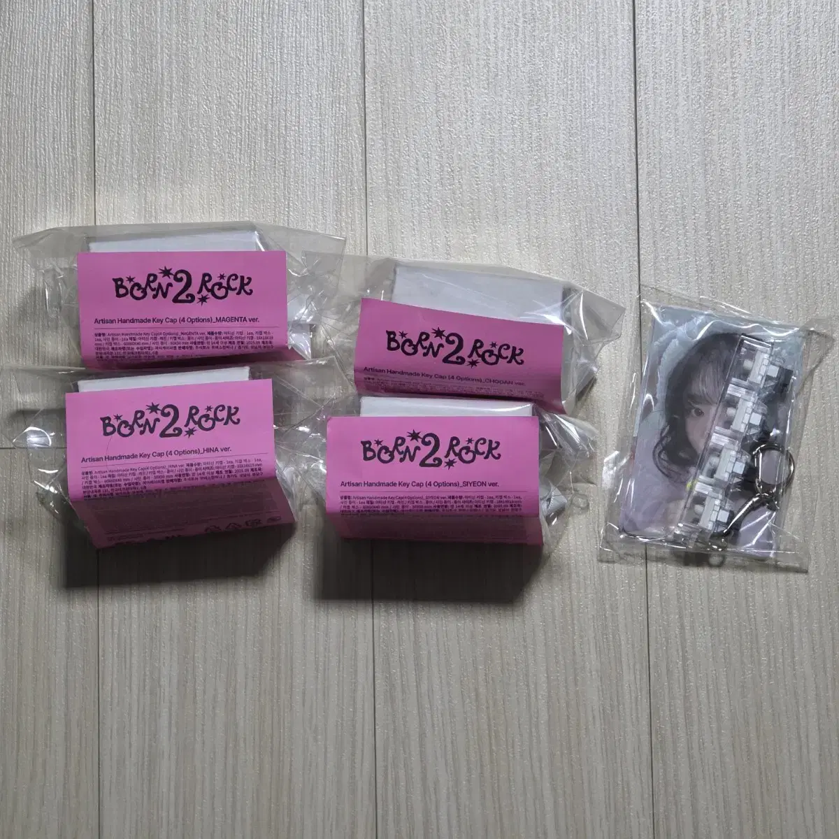 QWER 2nd Anniversary Pop-up Limited Rock Voice Keyring Hina Member