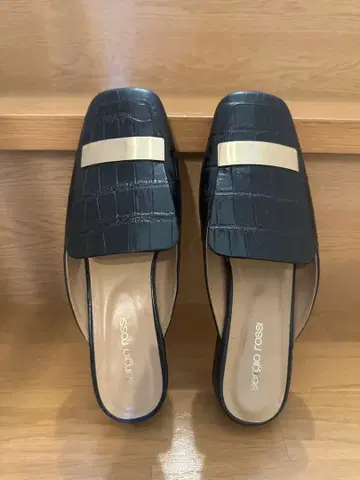 [새상품급] sergio rossi 세르지오로시 sr1 뮬 악어 엠보싱