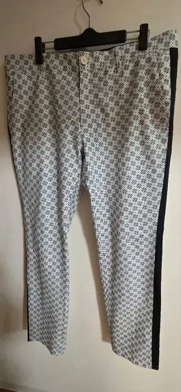 STANDERS 기하학 패턴 팬츠 화이트/블랙/세인트 앤드류스