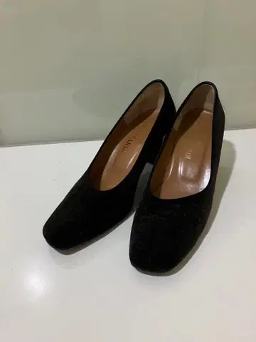 트루사르디 짙은 갈색 스웨이드 플레인 펌프스 중간 힐 23cm