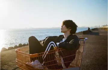 요네즈 켄시 색상 변경 착용 neon sign 후드티