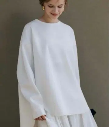 pois 포와 마쉬멜로우 풀오버 화이트