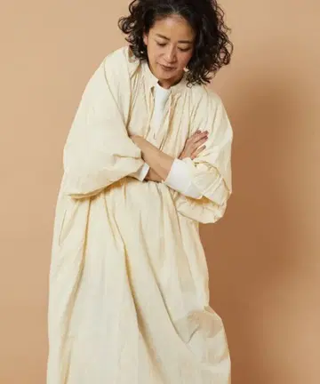 새상품 프리다 freada 인도 총자수 퍼프 슬리브 스모크 원피스