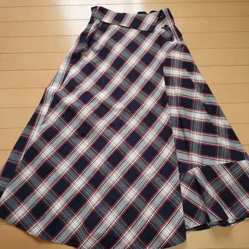 LOVE LESS 체크 무늬 플레어 스커트 36