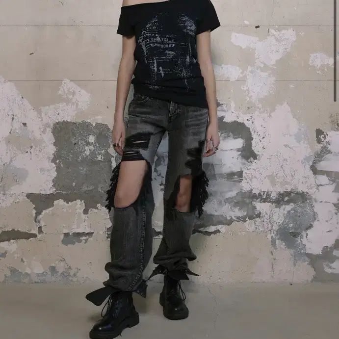 Bohemian Seoul Neck Cutting Vintage T-shirt
