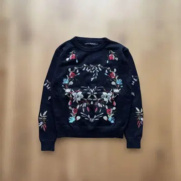 꽃무늬 자수 니트 스웨터 블랙 M 크롭 기장 소매 자수 개성파 구제 의류