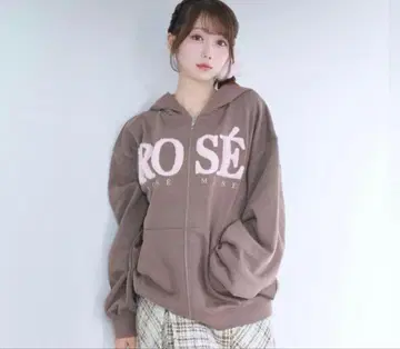 로제 뮤즈 Fur logo zip hoodie 브라운
