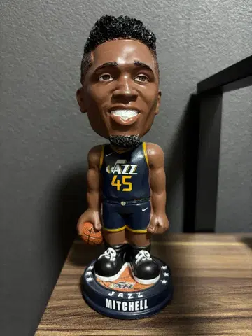 NBA 미첼 보블헤드 피규어