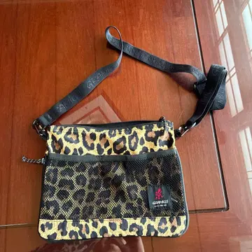 GRAMICCI 레오파드 무늬 사코슈