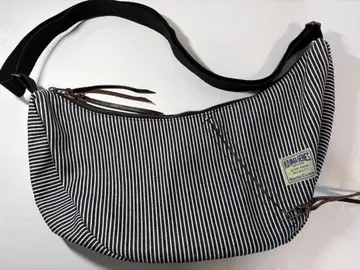 KOJIMA GENES 초승달 모양 스트라이프 숄더백