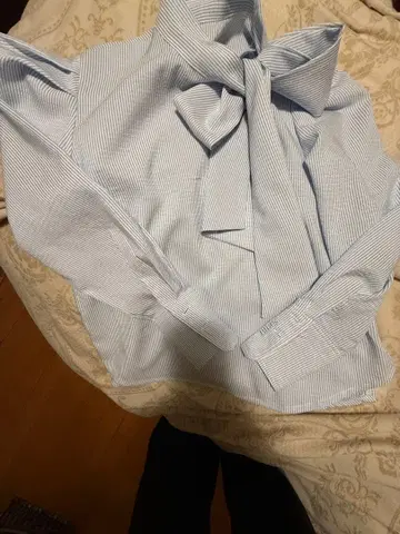 Bibiy. RIBBON CUFFS BLOUSE