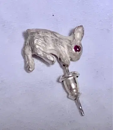 DECOvienya Rabbit 토끼 실버 925 한쪽 귀