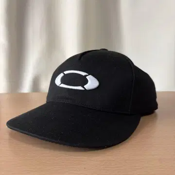 OAKLEY 퍼포먼스 핏 캡 블랙