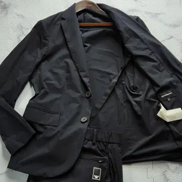 초레어 엠포리오 아르마니 최근 모델 셋업 파라슈트