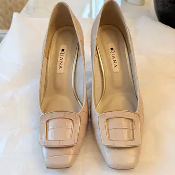 DIANA 악어 엠보싱 펌프스 그레이지