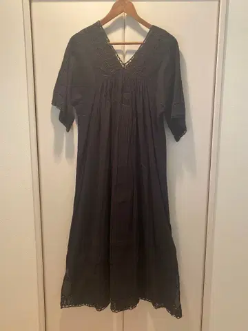 허그아워 누키테파 콜라보 원피스