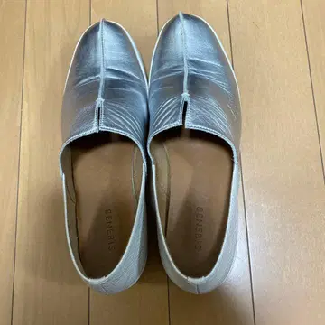 23.5cm 천연 가죽 실버 로퍼