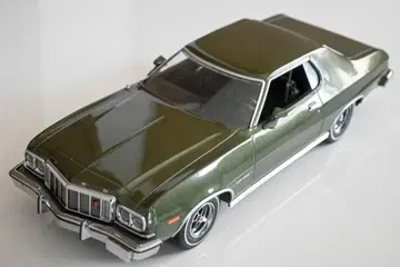 Greenlight 1976 포드 그랜토리노 1:18 스케일