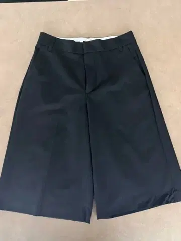ZARA 블랙 하프 팬츠 24