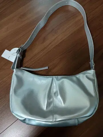 택 포함 새상품 LEPSIM 실버 숄더백