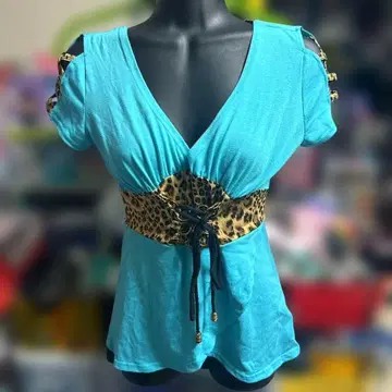 d.i.a 갸루 스타일 등 트임 터콰이즈 색상 레오파드 무늬 T셔츠