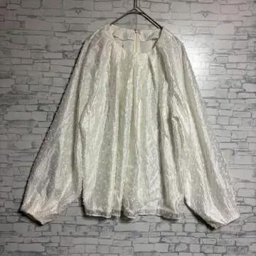 Alumu La TOT 프릴 긴팔 상의 화이트 큐트 새상품급