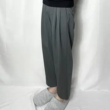 정가 3.4만 ATTACHMENT 투 턱 테이퍼드 이지 팬츠 2 그레이