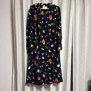 STUDIOUS 꽃무늬 네이비 긴팔 원피스