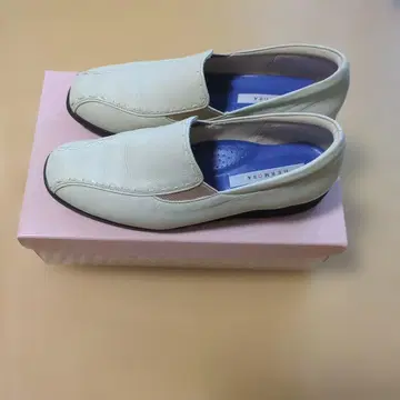 HERMOSA 크림색 로퍼 23.5cm