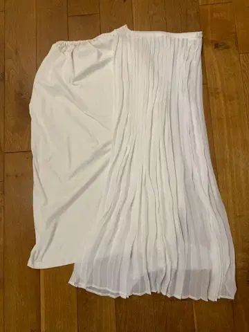 두두 doudou 화이트 플리츠 롱 스커트