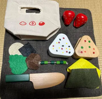 WOODY PUDDY 우디푸디 오니기리 가게 딸기 2개