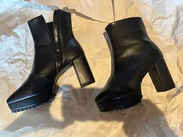 청키힐 통굽 미들 부츠 블랙