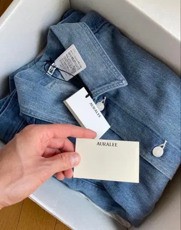 AURALEE SS25 셀비지 페이디드 데님 재킷