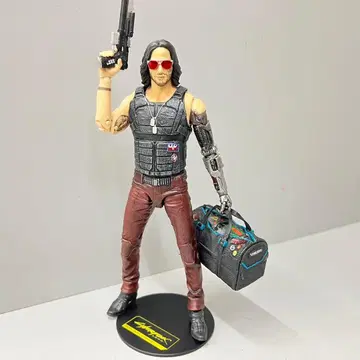 맥팔렌 토이즈 사이버 펑크 2077 조니 실버 핸드