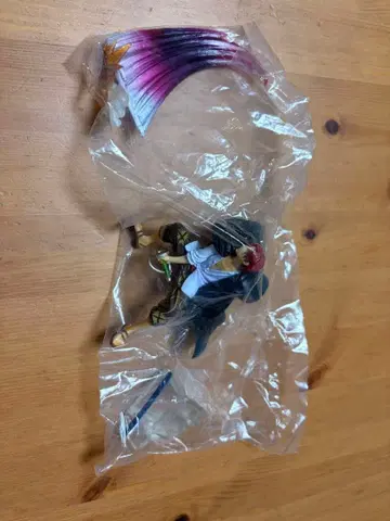 원피스 샹크스 빨간머리 해적단 피규어