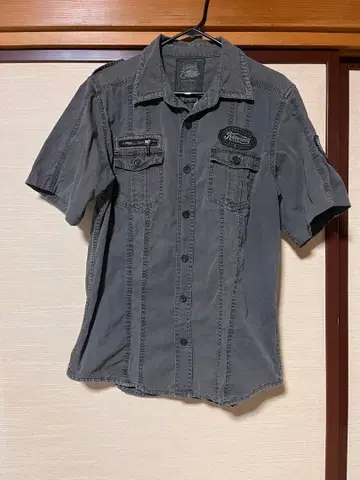 Y2K 반팔 셔츠 그레이