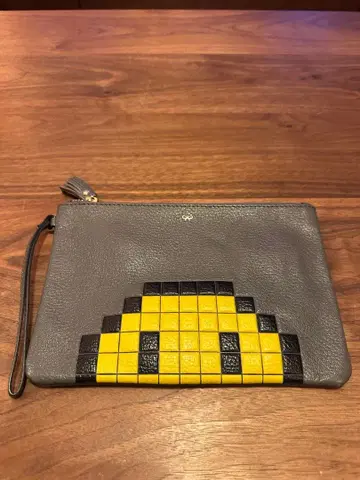 안야 힌드마치 파우치 클러치백