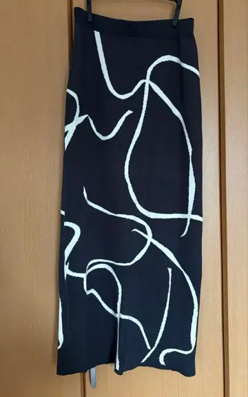 [ CAPRICIEUX LE'MAGE ] 라인 자카드 스커트
