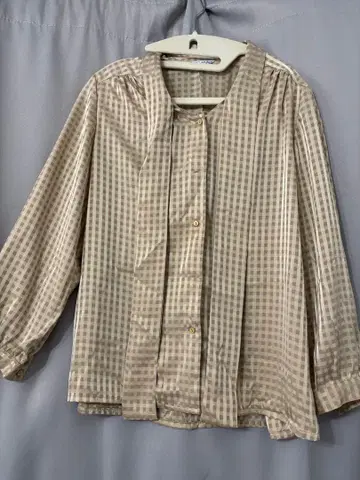 SELENNA 쇼와 레트로 베이지 체크 광택 보타이 블라우스 9호