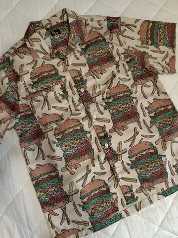 고 슬로우 캐러밴 햄버거 올 패턴 프린트 반팔 셔츠 3 베이지