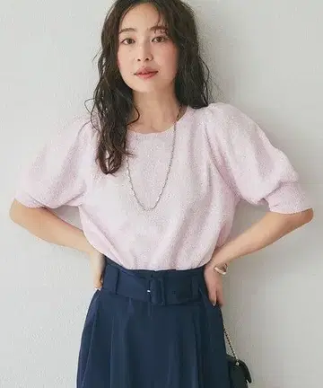 러브티크 봉봉 스팽글 퍼프 슬리브 니트