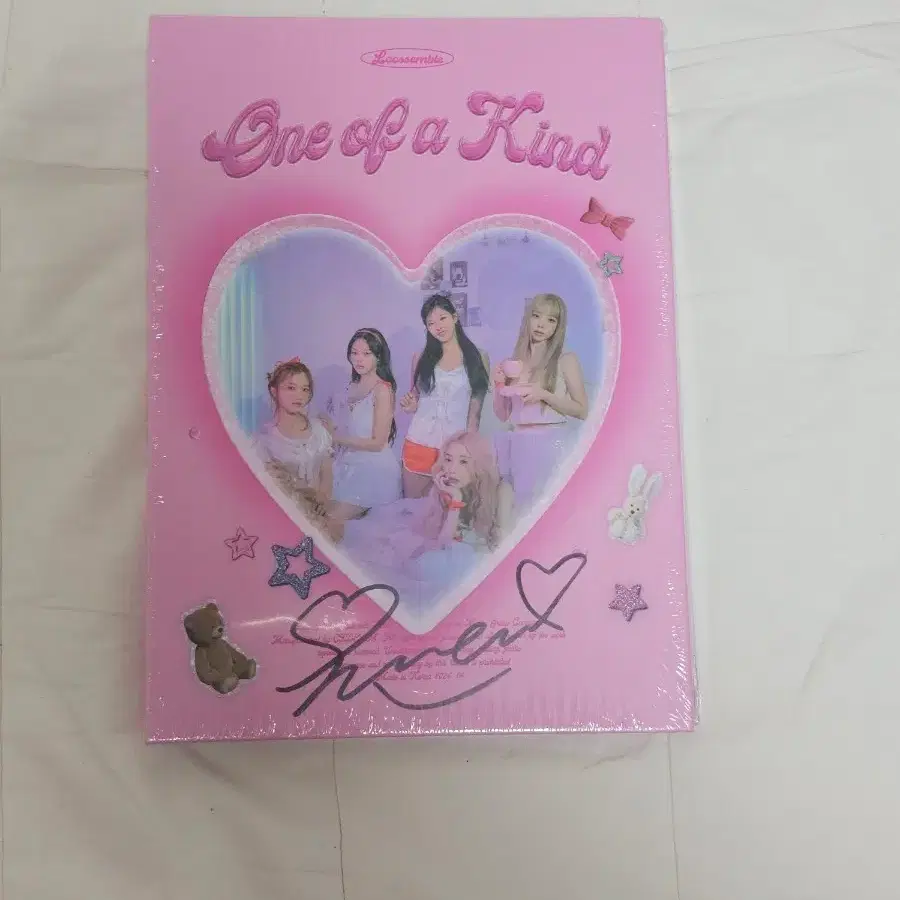 LOONA Chuu サイン入りアルバム Loona Chuu Debut Signed Album on Bunjang Global Site.