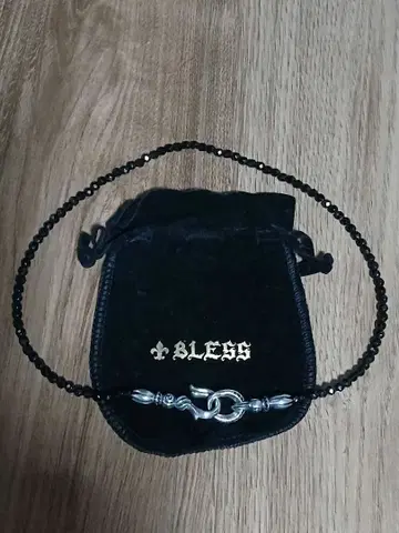 BLESS 블랙 스피넬 목걸이