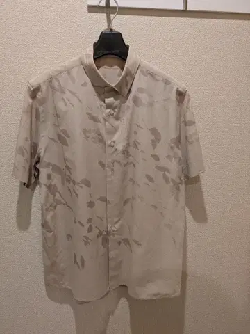 LAD MUSICIAN 베이지 잎 패턴 반팔 셔츠