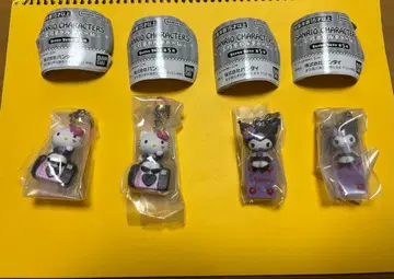 산리오 가챠가챠 헤이세이 갸루 참 헬로키티 2개 쿠로미 2개